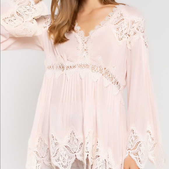 POL Tops - 1 Left 💕Tasi Blush Bell Sleeve Tunic Blouse